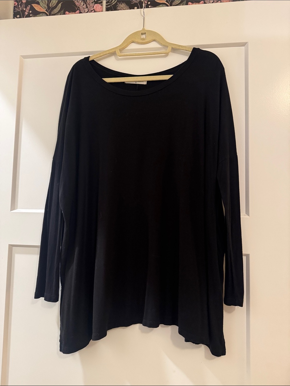 Impressions Black Long-Sleeve Relaxed Women’s Tee